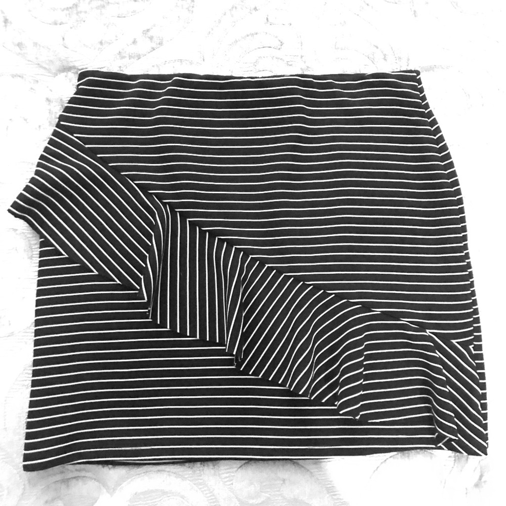 Zara Black and White Striped Body Conn Skirt
